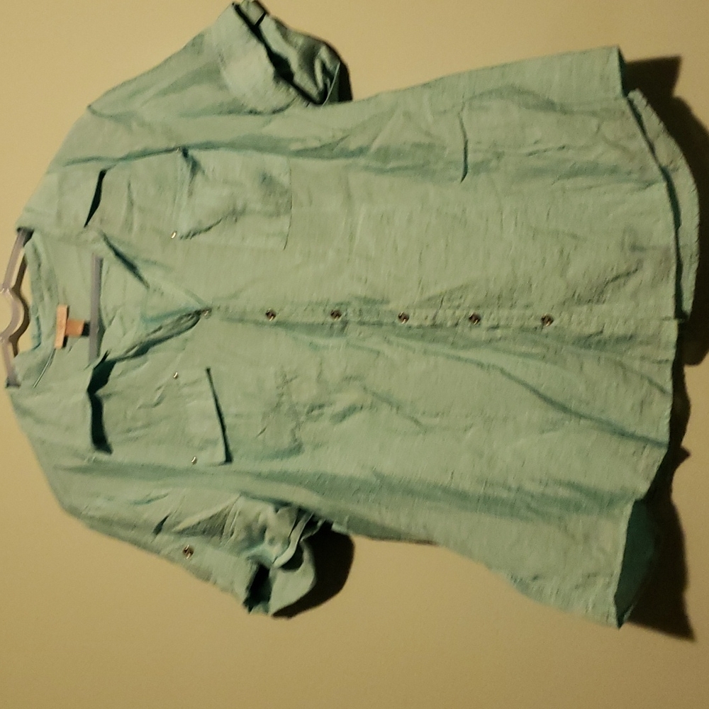 Like new.  Stud detail on pockets.  Button down, collar. Light weight